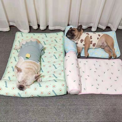 Охолоджуюча підстилка з подушкою Derby Ice Silk Summer Pet Cooling Mat Avocado для домашніх тварин Derby