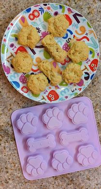 Стартовий набір для випічки печива для собак з силіконовим противинем The Dog Cuisine