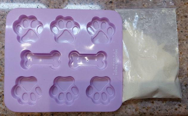 Стартовый набор для выпечки печенья для собак с силиконовым противинем The Dog Cuisine