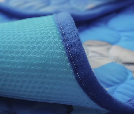 Літня охолоджуюча підстилка Derby Ice Silk Material Summer Pet Cooling Mat Paws&Bones для домашніх тварин Derby